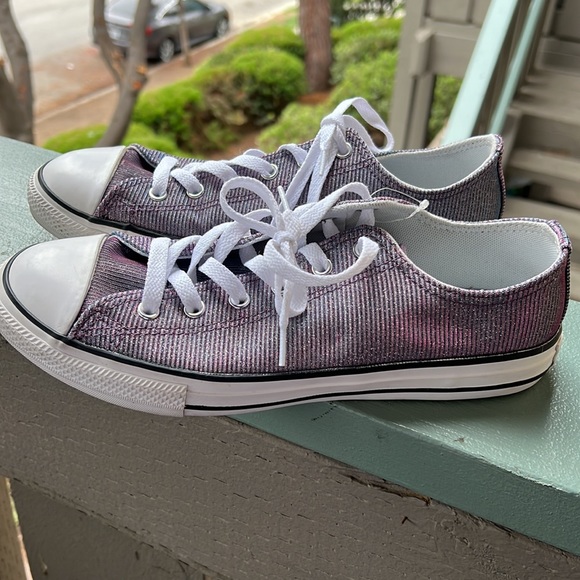 Converse Juniors Metallic Chuck Taylors All Star Low Tops - Picture 2 of 10